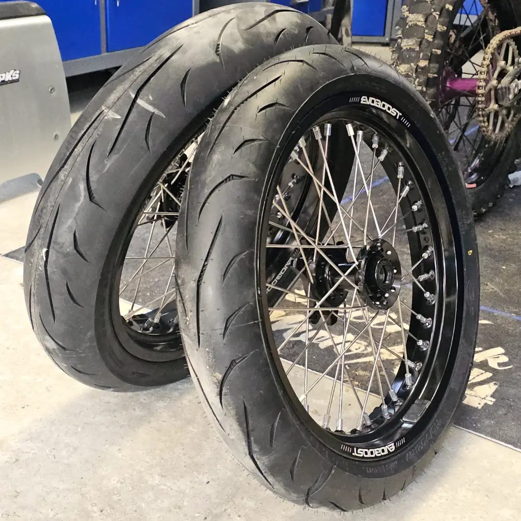 SET JANTES 17*2.50-17*3.50 Supermotard  EVOBOOST - SUR-RON ULTRA BEE