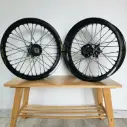 JEU DE JANTES 17*2.50-17*3.50 Supermotard Moyeu SM Pro Cerclage Excel - SUR-RON ULTRA BEE