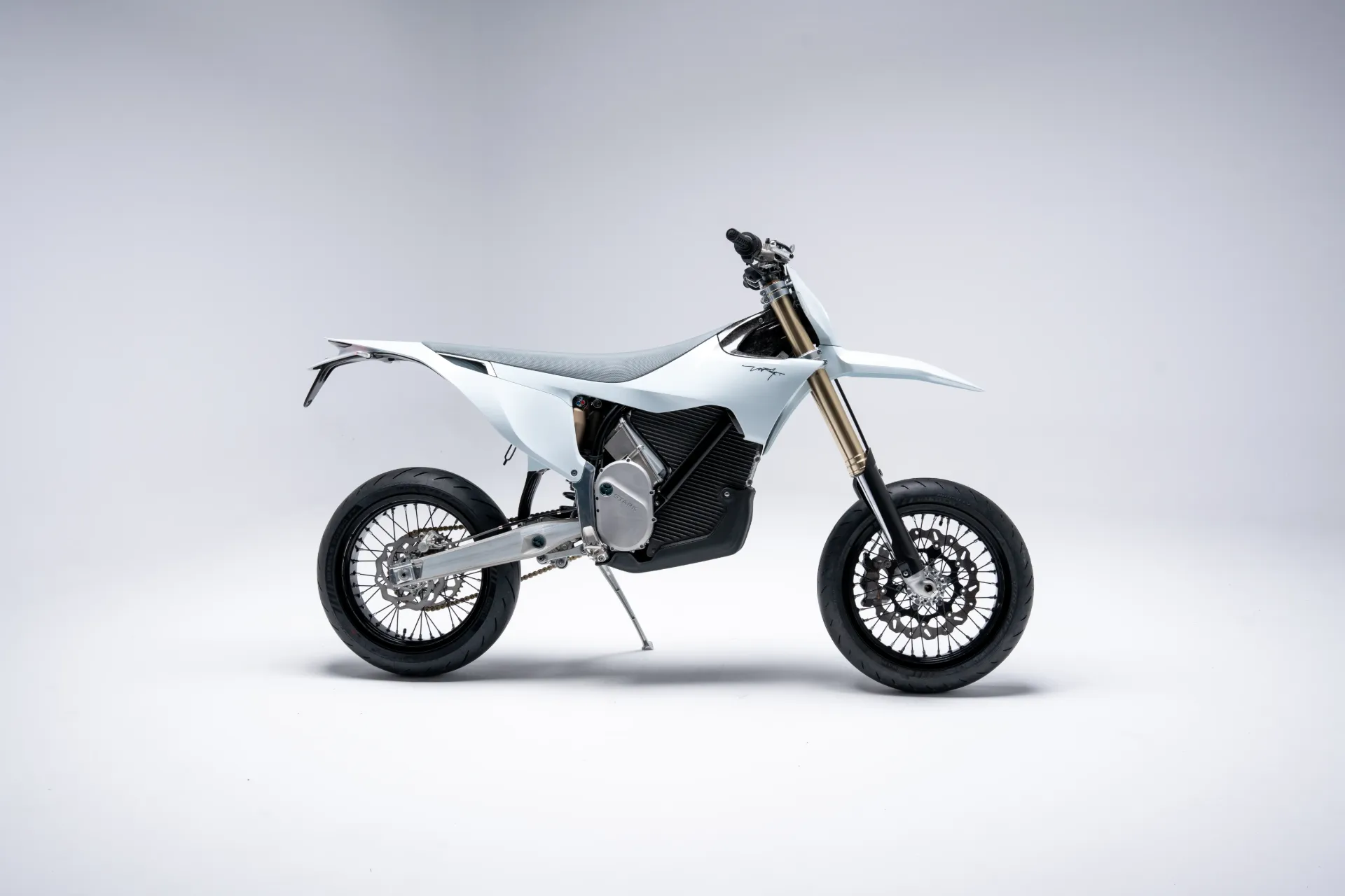 Stark VARG SM – Supermoto électrique homologuée pour la route (Rouge Stark, 60CH, SOFT 65-75KG, Pirelli Diablo Rosso IV, Standard)