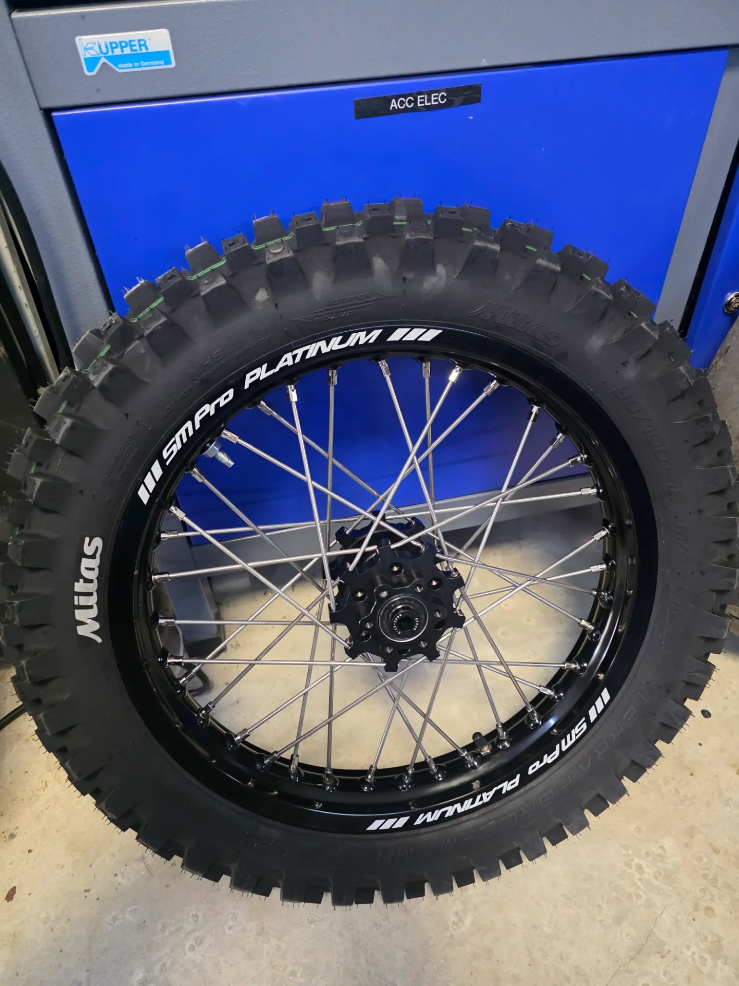 Roue arrière complète SM PRO 16"x1.85 Sur-Ron Light Bee + pneus Mitas terra Force