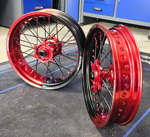 Set Jantes Supermotard EVOBOOST 17x3.50 / 17x5.00 – STARK VARG EX – Bi-Couleur